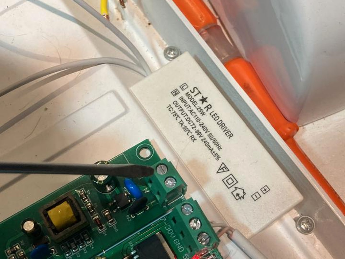 Placa eletrônica e driver LED integrados