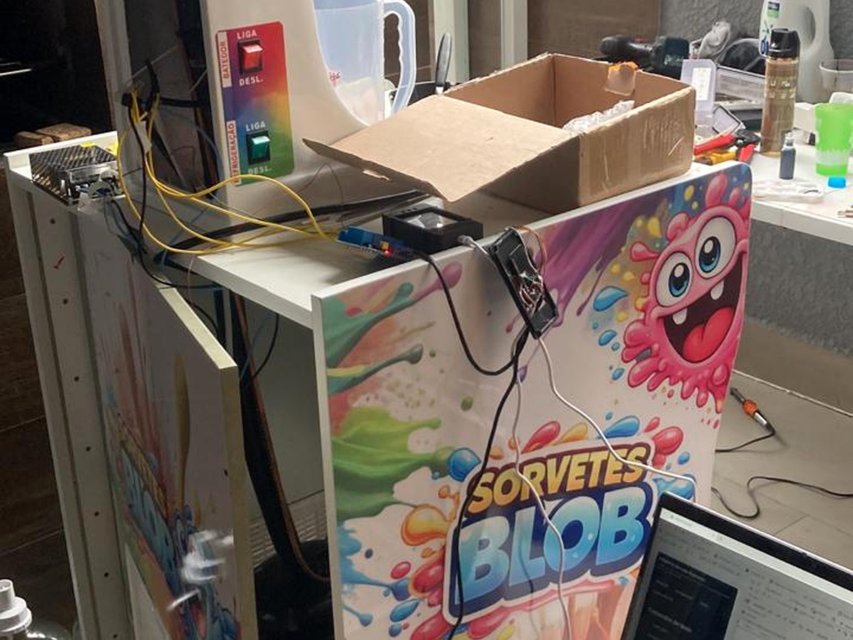 Máquina de sorvete em bancada de testes